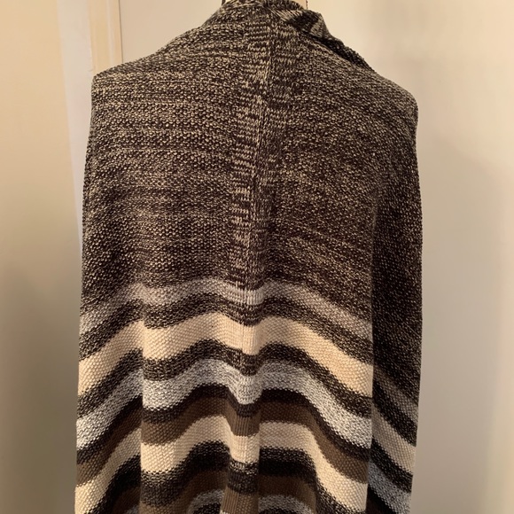 BcbgMaxazria Blanket Wrap - Picture 3 of 4